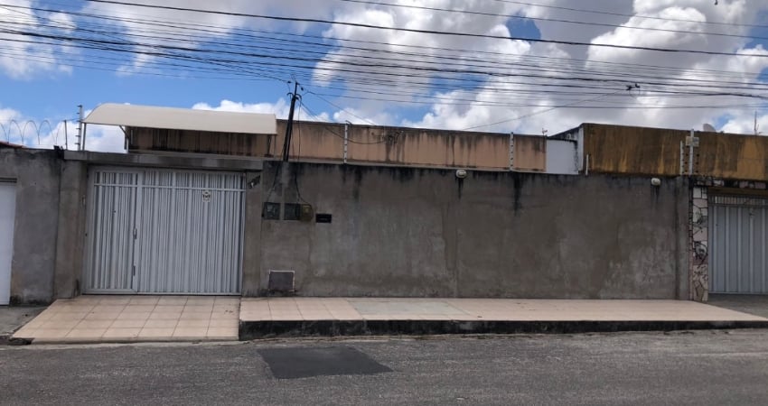 Casa com 4 quartos à venda na Rua Jorge Acúrcio, Parreão, Fortaleza
