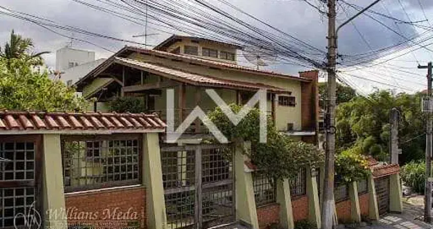 Sobrado alto padrão com 5 quartos, área gourmet com piscina e a poucos metros do Lago dos Patos em