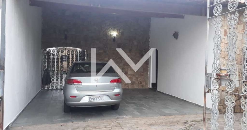 Casa Térrea com 3 dormitórios, sendo 1 suíte, 4 vagas de garagem, à venda, 262,5m² por R$ 585.000,0