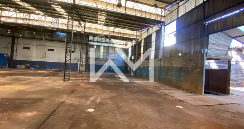 Galpão comercial à venda com 200m²  numa área total de 480m² a poucos metros da Rodovia Presidente