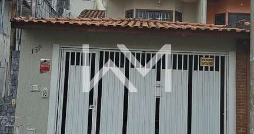 Excelente sobrado à venda com 3 dormitórios, 1 banheiro, 2 vagas de garagem de carro, churrasqueira