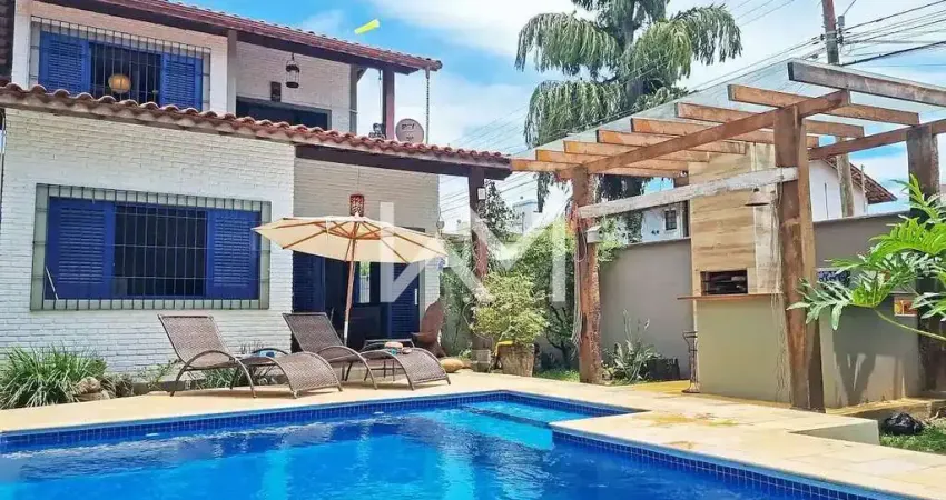 SOBRADO COM PLACAS DE ENERGIA SOLAR À VENDA NO ITAGUÁ - UBATUBA, SP | LOCALIZAÇÃO PRIVILEGIADA A 45