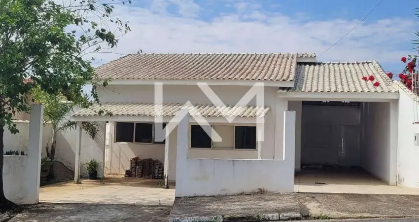 Casa térrea com 306m² de terreno, com 3 quartos, piscina e 4 vagas de garagem -  Cidade Jardim, Bra