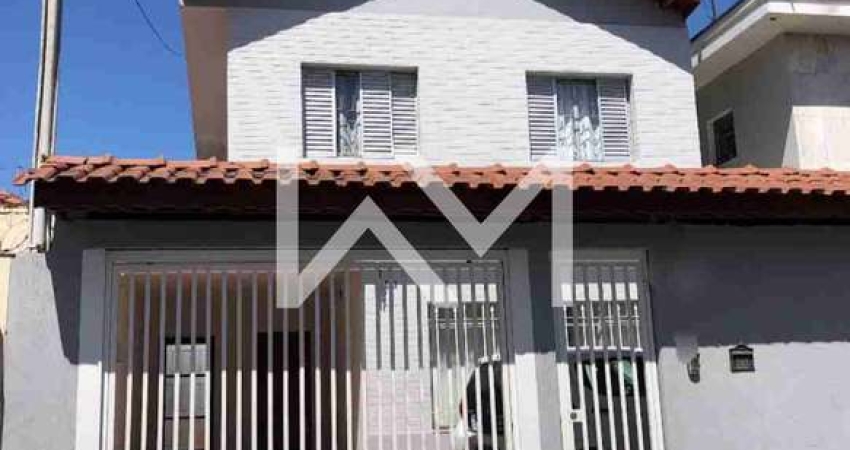 Sobrado à Venda na Vila Galvão, 3 quartos sendo uma suíte, 3 vagas, portão eletrônico, área Gourmet