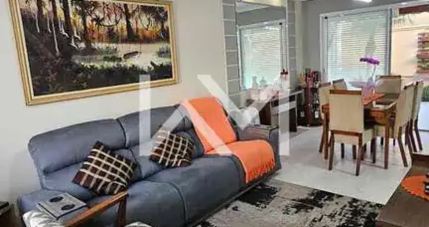 Sobrado à venda com 2 dormitórios, 3 banheiros, 2 vagas de garagem, 86m² , Parque Renato Maia, Guar