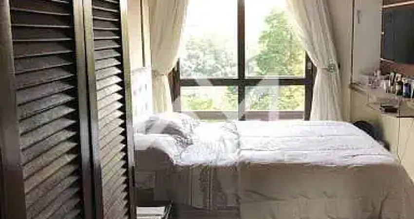 Casa térrea para venda e locação com 3 suítes, 5 banheiros, 5 vagas de garagem, churrasqueira, 350m