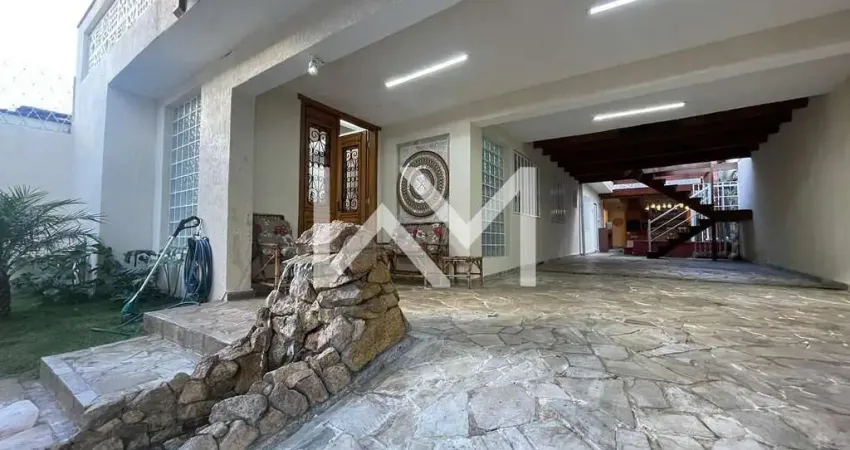 Casa para fins comerciais ou residenciais - Venda (porteira-fechada) /locação - 3 dorms, sendo 1 su