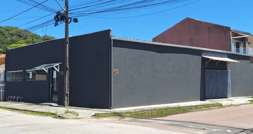 Barracão comercial em bairro residencial próprio para academias e outras atividades