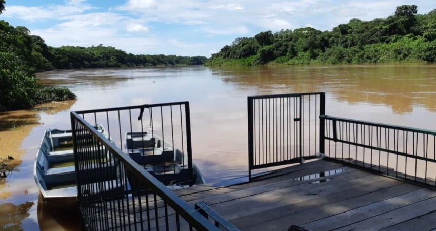 Recanto no Baús beira do rio Cuiabá