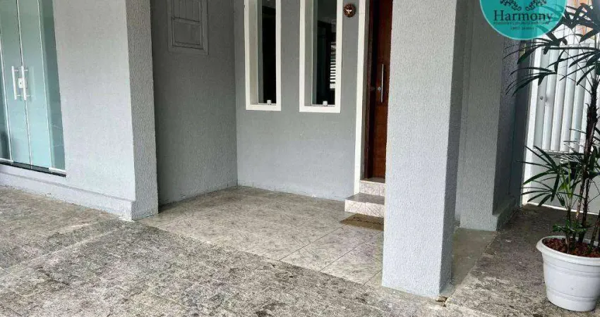 Casa com 3 dormitórios à venda, 220 m² por R$ 700.000,00 - Vila Santa Izabel - Caçapava/SP