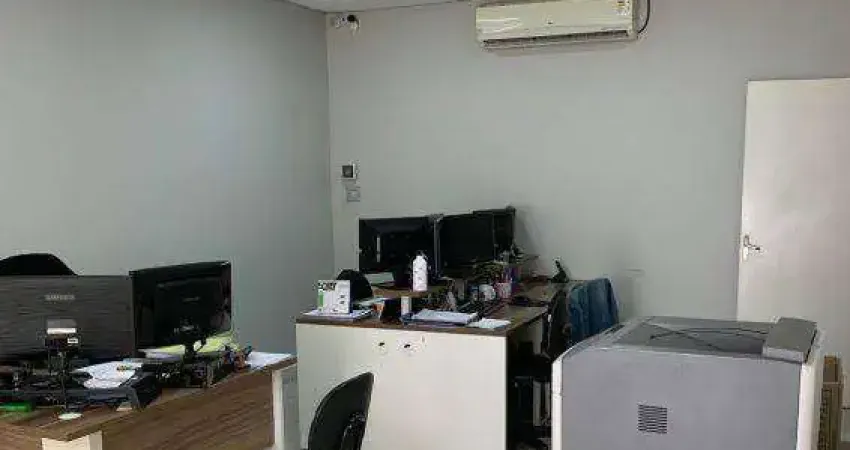 Prédio comercial com 10 salas e 11 banheiros. Localizado no Brás.