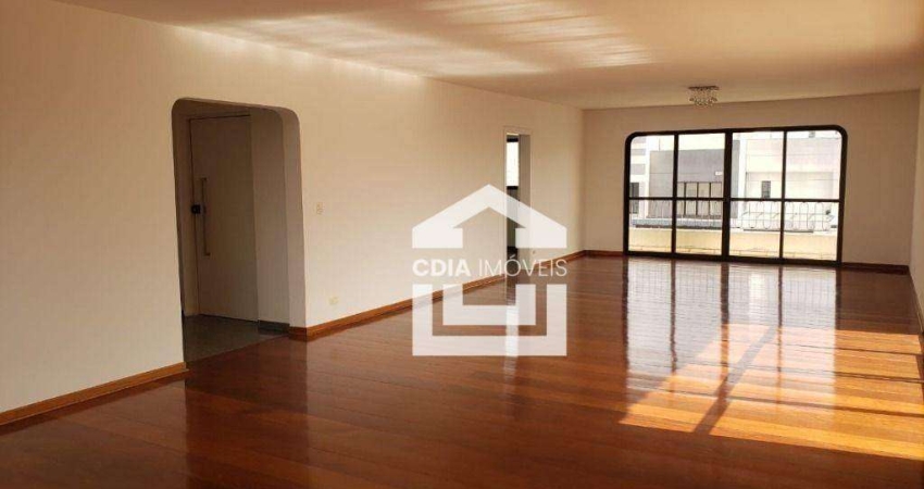 Cobertura para venda e locação com 6 suítes, 6 banheiros e 6 vagas de garagem. Localizado no Alto da Boa Vista.