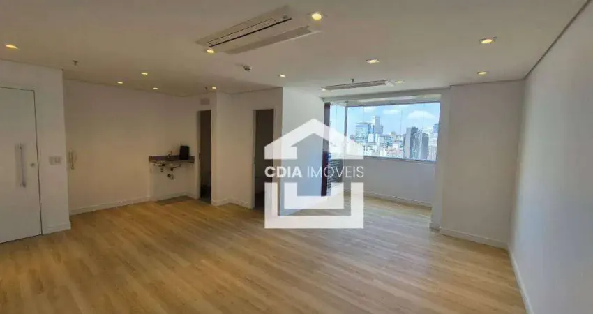 Conjunto para locação com 1 sala em vão livre, 2 banheiros e 1 vaga de garagem. localizado na cerqueira césar.