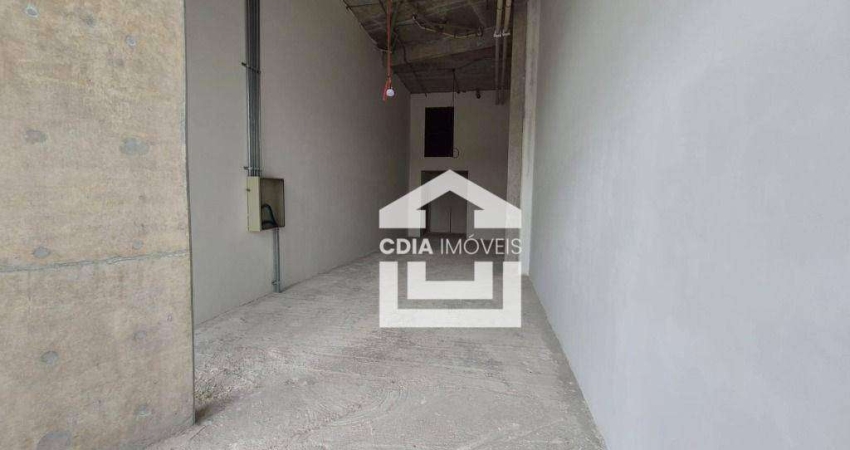 Loja em vão livre para locação com 80 m² de área útil e 2 banheiros. Localizado em Pinheiros.