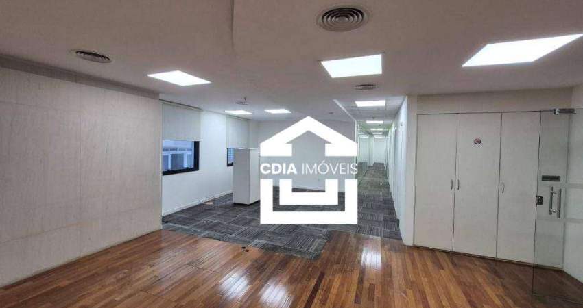 Conjunto comercial com 10 salas totais, 5 banheiros e 12 vagas, localizado no Jardim Paulista.