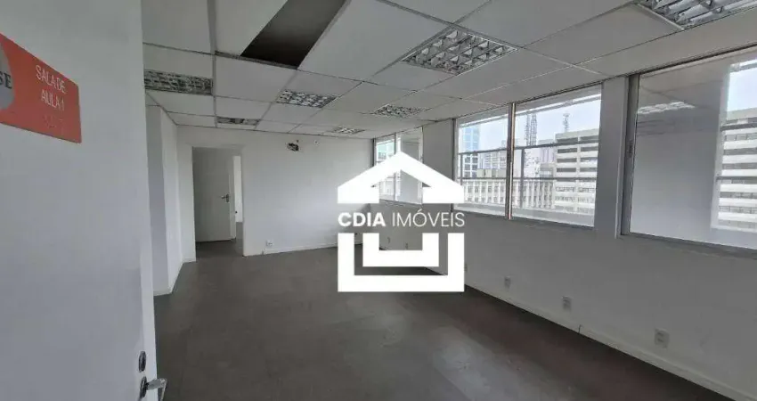 Conjunto comercial para locação com 8 salas e 4 vagas de garagem, localizado na Cerquei César.