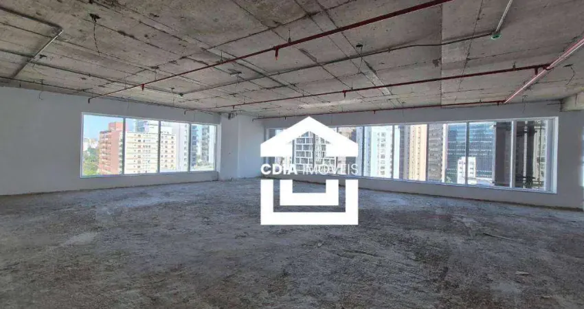 Conjunto comercial com 244 m² de área útil, 3 banheiros e 4 vagas de garagem. Localizado em Pinheiros.