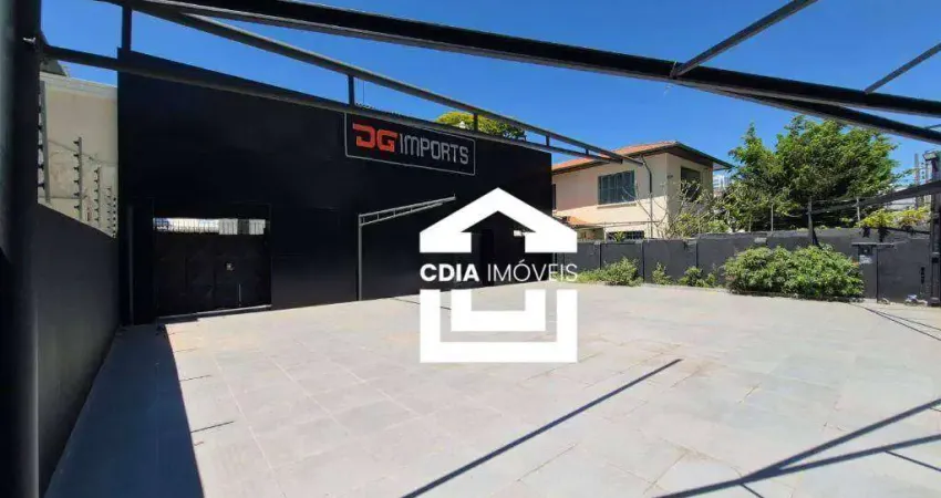 Sobrado comercial para locação com 200 m² de área útil, 12 salas, 5 banheiros e 15 vagas, localizado em pinheiros.