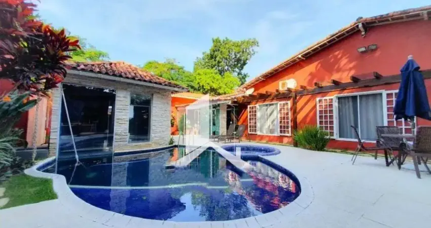Belíssima casa a venda com 4 Quartos 5 Salas 2 Suítes com closet e muito mais....
