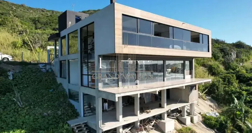 Mansão paradisíaca a venda com vista para o oceano em Arraial do Cabo