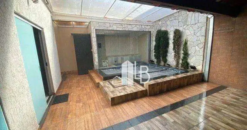 Casa no bairro Jardim inconfidência com três quartos e varanda gourmet.