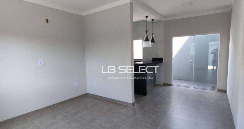 Casa no bairro Novo Mundo com dois quartos e uma suíte.