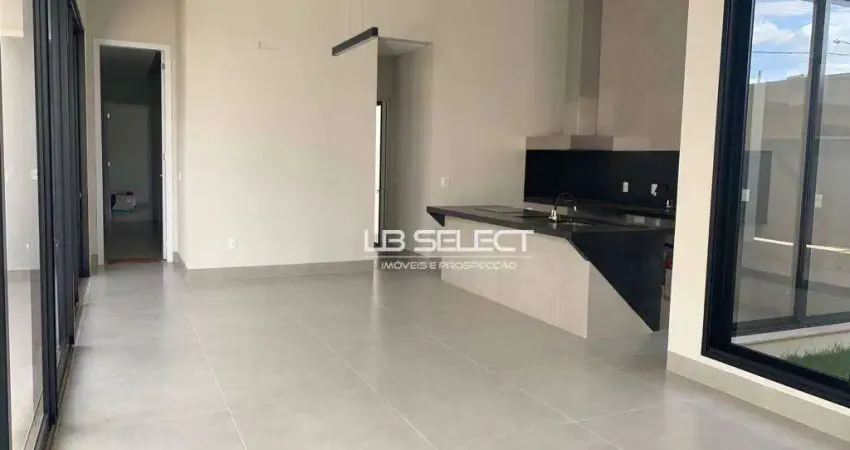 Casa no Condomínio Park Sul com três suítes e área gourmet.