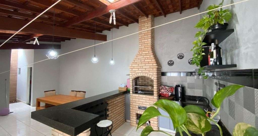 Casa com 3 dormitórios à venda, 200 m² por R$ 750.000,00 - Laranjeiras - Uberlândia/MG