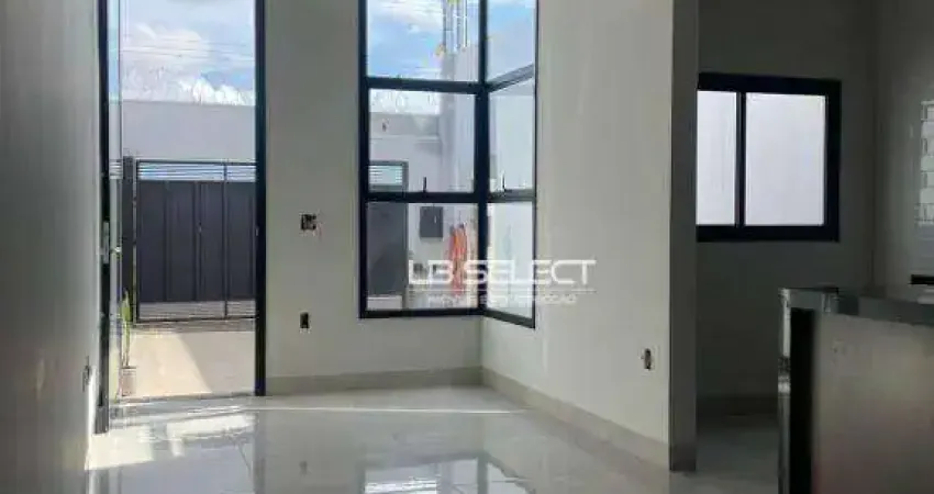 Casa com três quartos sendo uma suíte, jardim de inverno e garagem para dois carros.