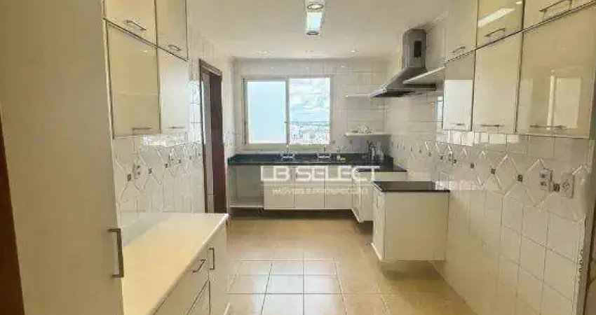Apartamento no bairro Centro com quatro suítes e três vagas de garagem.