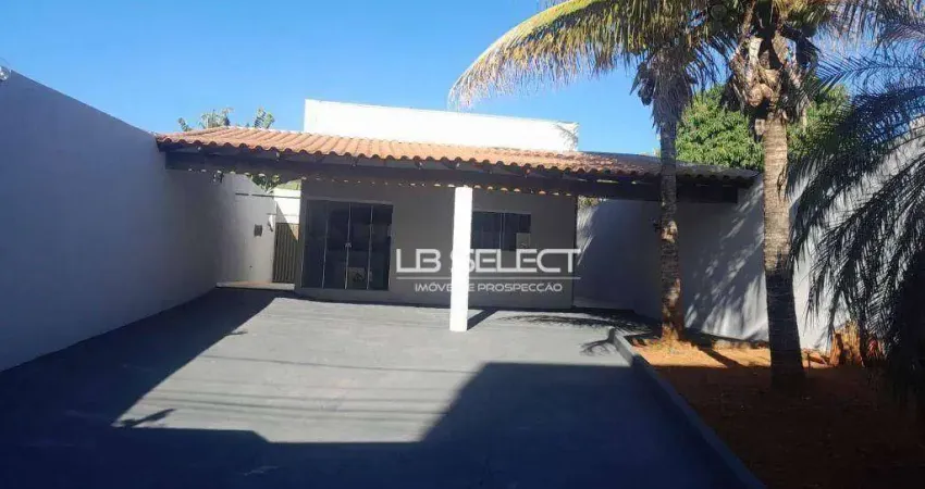 Casa no bairro Jardim Califórnia com  três quartos, sendo uma suiíte, varanda gourmet e garagem para sete carros.