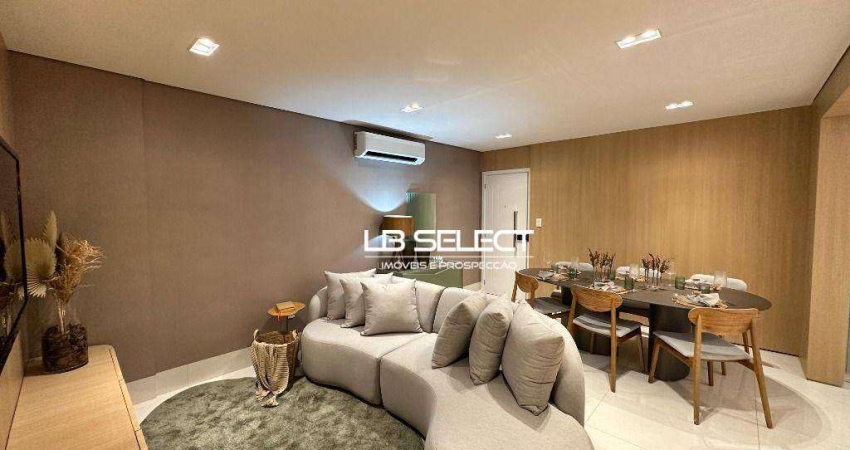 Apartamento com três quartos, uma suíte, varanda gourmet e duas vagas de garagem.