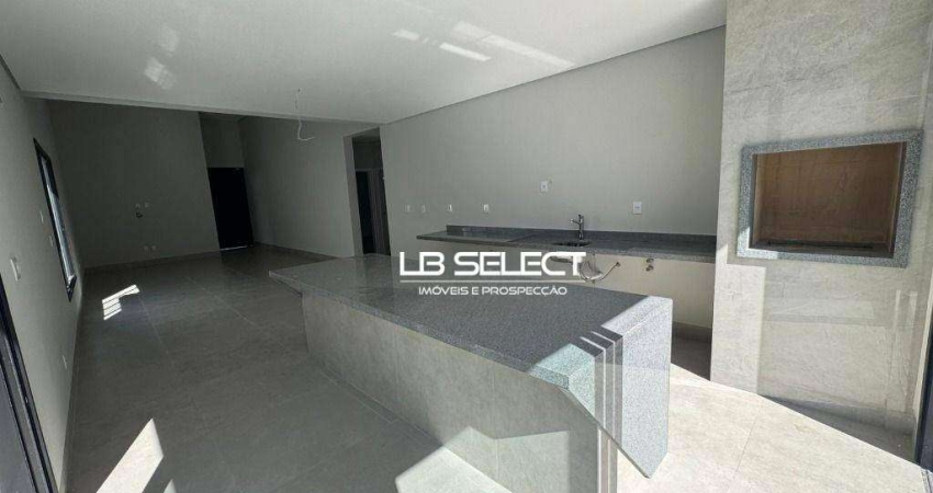 Casa com três suítes, escritório com lavabo e área gourmet.
