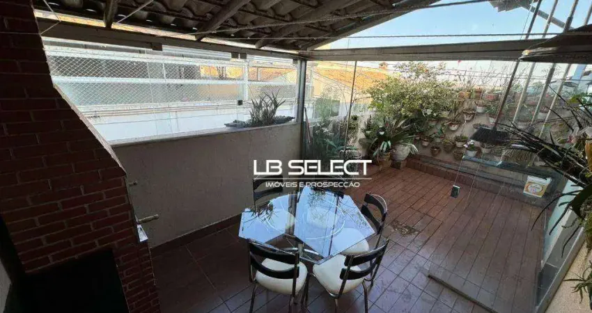 Cobertura no bairro Finotti com dois quartos e varanda gourmet.