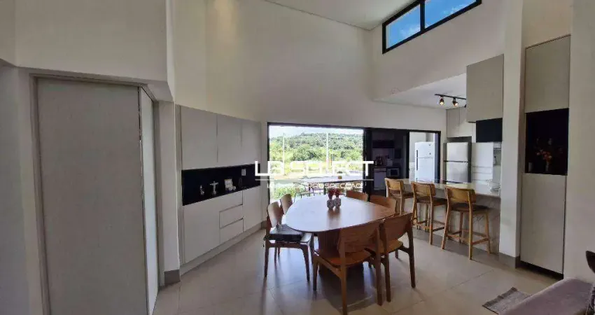 Casa no condomínio Terras Alpha com três quartos, dois escritório e árae gourmet.