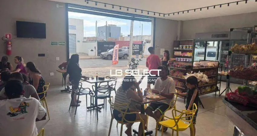 Imóvel comercial de esquina no bairro Shopping Park.