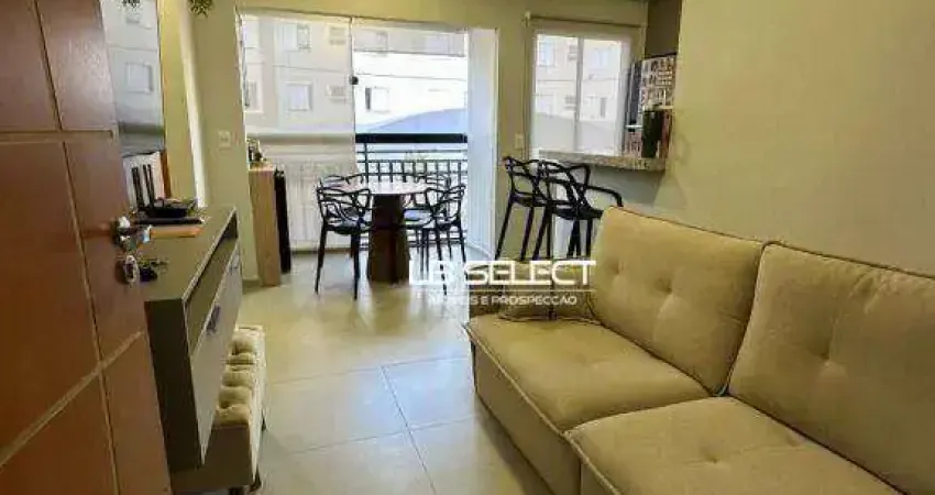 Apartamento no grand ville cm dois quartos, banheiro social e sala com sacada.