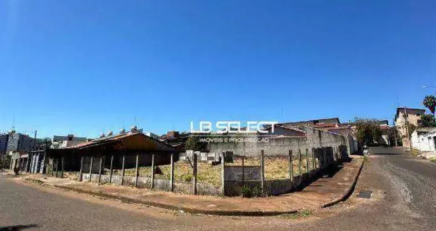 Terreno no condomínio chácaras tubalina com 861 metros quadrados.