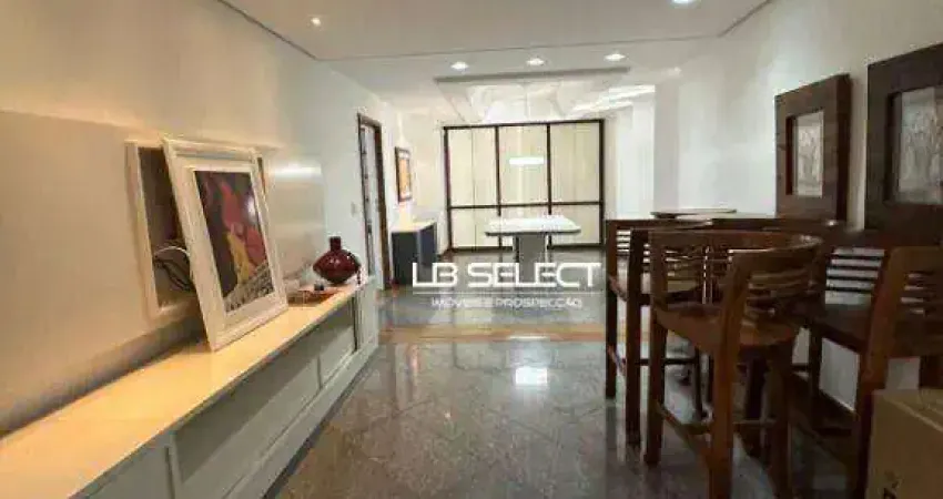 Apartamento no fundinho com quatro suítes e três vagas de garagem.