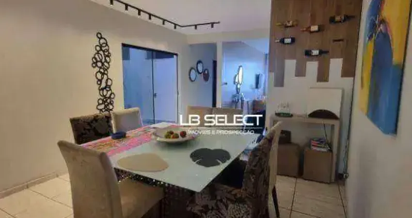 Apartamento com três quartos, duas suítes e duas vagas de garagem.