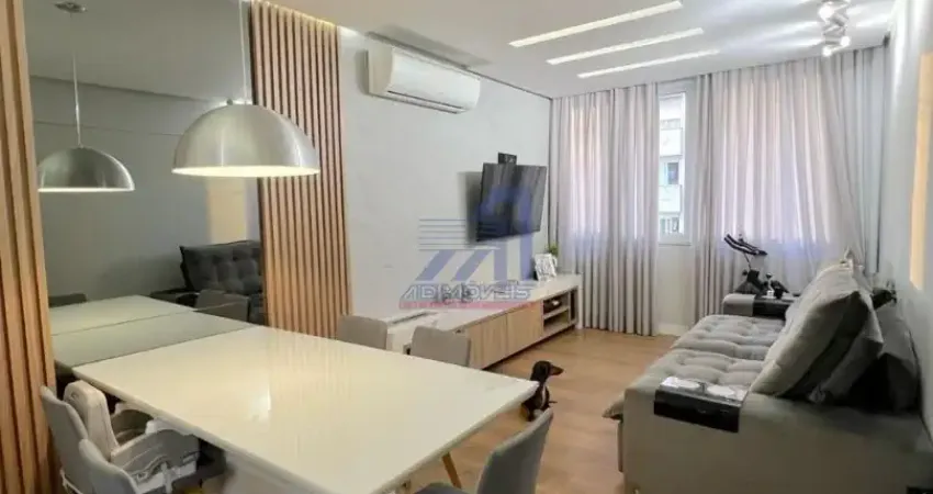 Apartamento mobiliado e finamente reformado à venda no centro de florianópolis