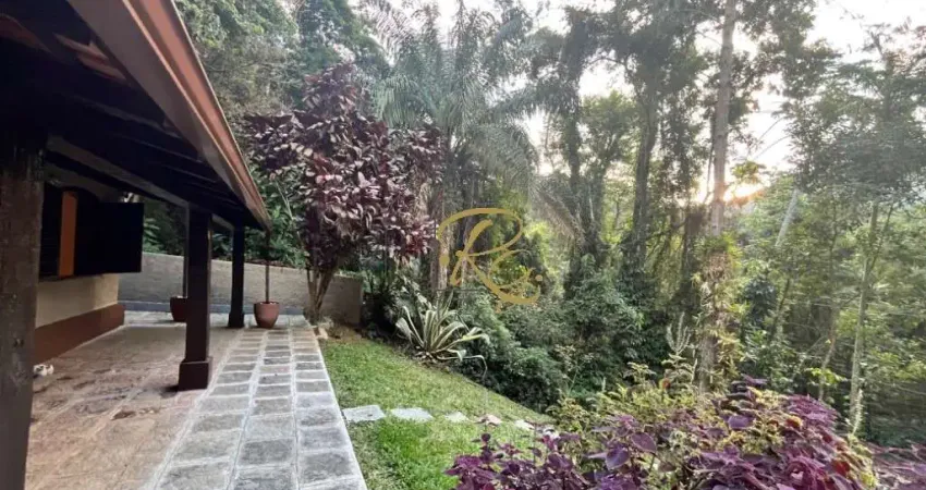 Imperdível oportunidade! Casa à venda em Teresópolis-RJ, bairro Fazenda Boa Fé, 4 quartos, 1 suíte, 1 sala, 3 banheiros, 2 vagas, 190m²