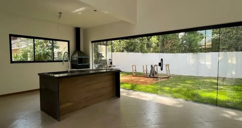 Casa em condomínio à venda em Vargem Grande- Teresópolis/ RJ