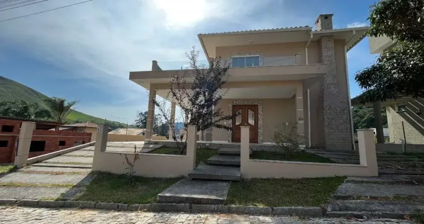 Casa em condomínio à venda no bairro Vargem Grande, Teresópolis- RJ