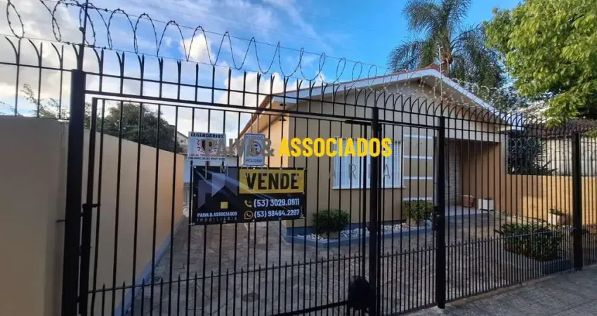Casa com 3 quartos à venda na Doutor Francisco Ferreira Veloso, 204, Três Vendas, Pelotas