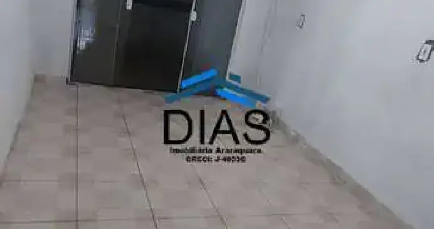 PARQUE RESIDENCIAL LAURA MOLINA COM DOIS DORMITÓRIOS E QUINTAL AMPLO