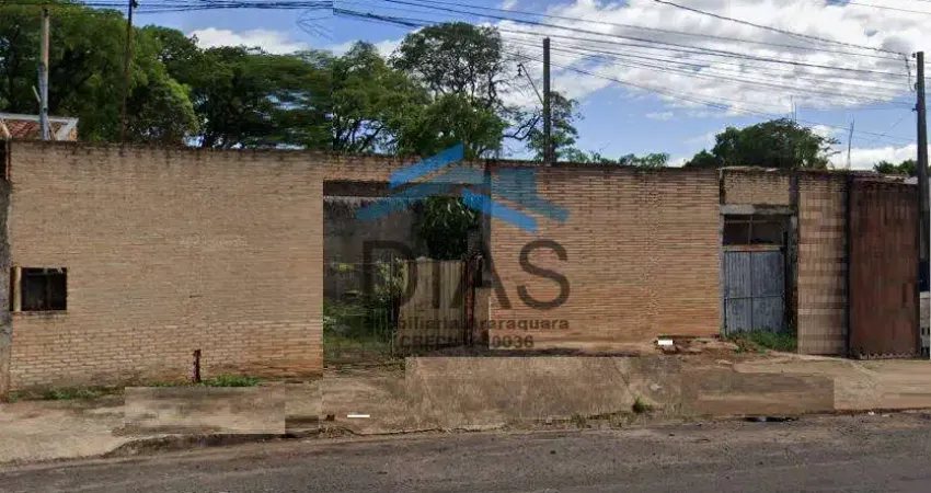 JARDIM DAS ESTAÇÕES TERRENO PRÓXIMO A ESTRADA FERRO MURADO COM PORTÃO