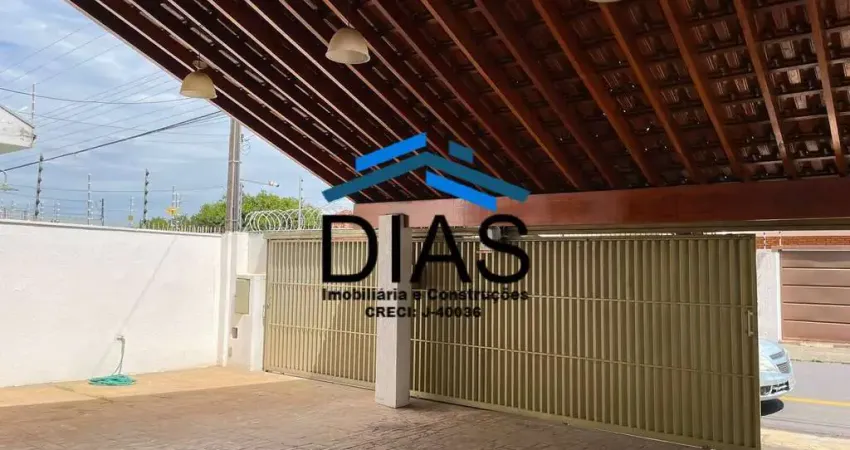 REGIÃO CENTRAL DE ARARAQUARA COM TRÊS DOMITÓRIOS COM AR CONDICIONADO