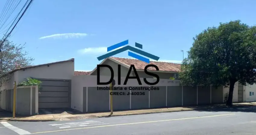 JARDIM PAULISTANO COM TRÊS DORMITÓRIOS QUINTAL AMPLO E BEM LOCALIZADA