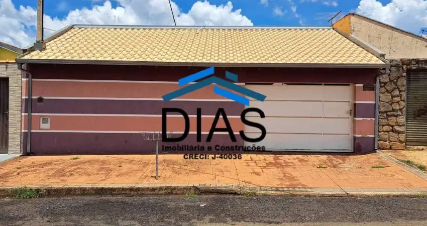 JARDIM DAS PAINEIRAS CASA COM TRÊS DORMITÓRIOS E QUINTAL AMPLO
